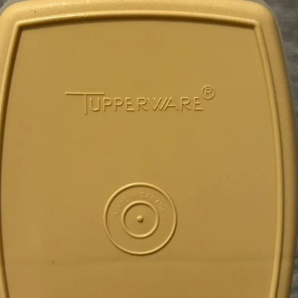 Vintage Tupperware Snack Container - Picture 4 of 4